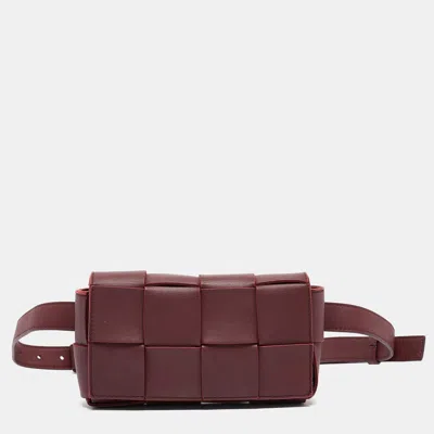 Pre-owned Bottega Veneta Maroon Intrecciato Leather Mini Cassette Belt Bag In Red