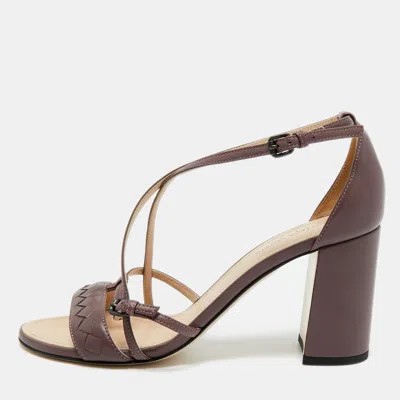 Pre-owned Bottega Veneta Mauve Intrecciato Leather Ankle Strap Sandals Size 37.5 In Purple