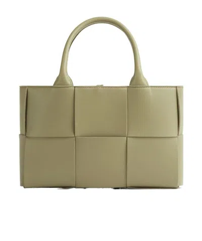 Bottega Veneta Maxi Intrecciato Shoulder Bag In Green