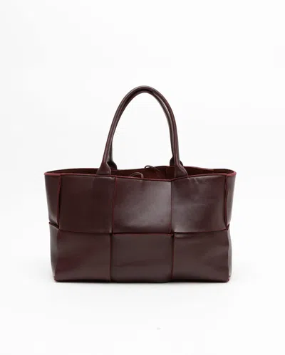 Bottega Veneta Medium Arco Tote Bag In Red