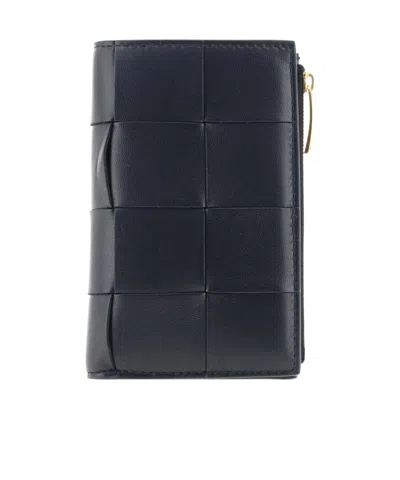 Bottega Veneta Medium Cassette Zipper Purse In Black