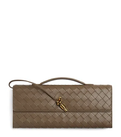Bottega Veneta Medium Leather Andiamo Clutch Bag In Green