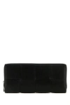 Bottega Veneta Men Black Leather Intrecciato Wallet In Black