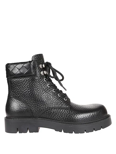 Bottega Veneta Men Leather Ankle Boot In Black