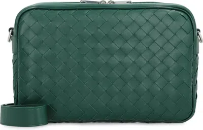 Bottega Veneta Men's Medium Intrecciato Camera Bag In Emerald