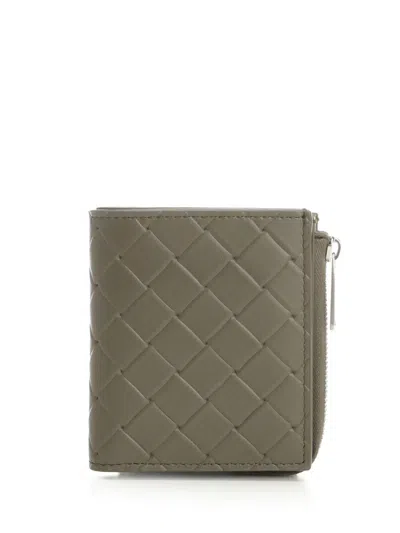 Bottega Veneta Men Stamp Bi-fold Braided Wallet In Green