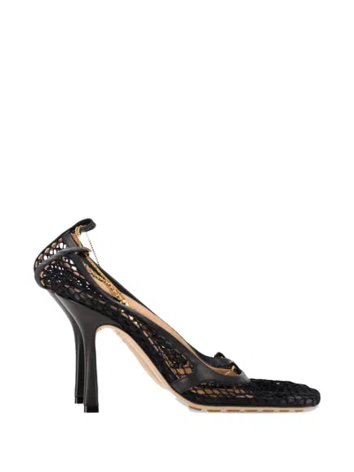 Pre-owned Bottega Veneta Mesh Chain Pumps In Black