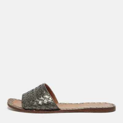 Pre-owned Bottega Veneta Metallic Intrecciato Leather Ravello Flat Slides Size 40 In Silver