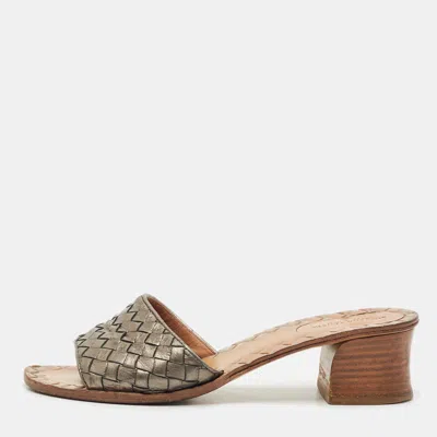 Pre-owned Bottega Veneta Metallic Intrecciato Leather Ravello Slide Sandals Size 37.5 In Silver