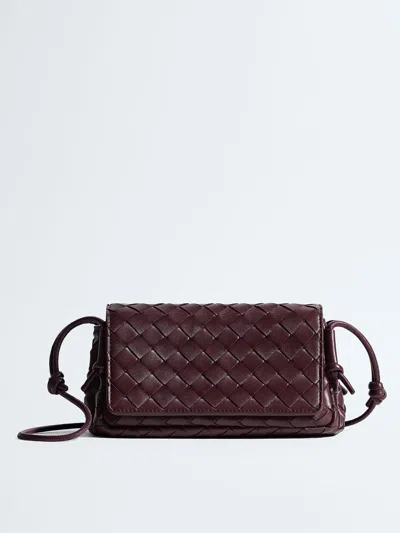Bottega Veneta Mini Leather Bag With Flap Closure And Adjustable Strap - 21 X 11 X 9 Cm In Pattern