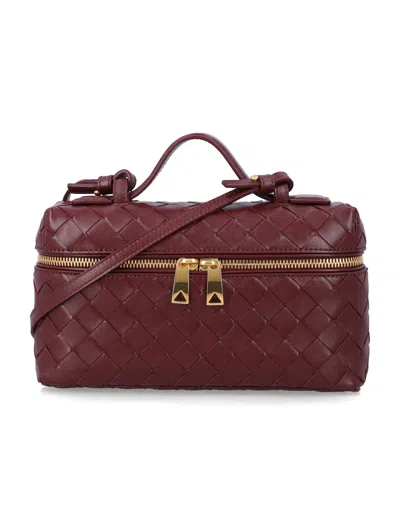 Bottega Veneta Mini Vanity Case With Luxurious Leather And Gold Accents - 13 Cm X 23 Cm X 6 Cm In Red
