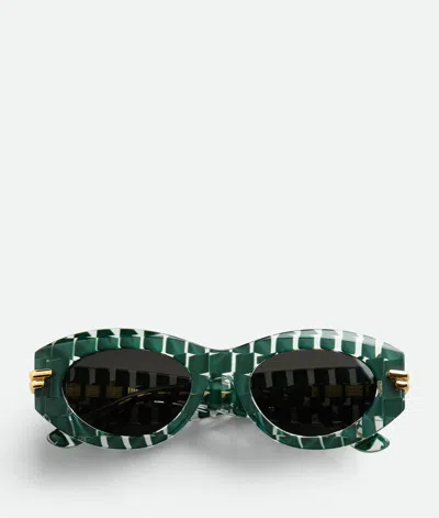 Bottega Veneta Ovale Mitre Sonnenbrille In Green