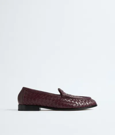 Bottega Veneta Silenzio Intrecciato Leather Loafers In Red