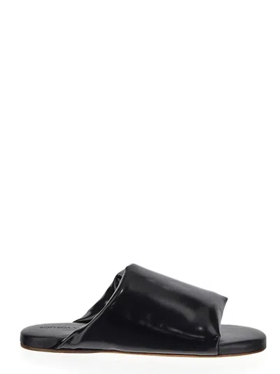 Bottega Veneta Cushion Leather Sandals In Black
