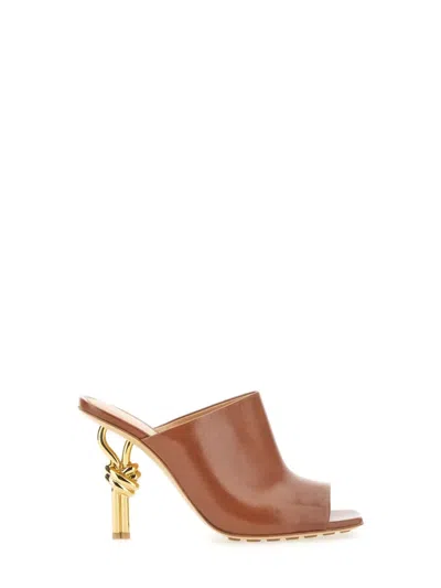 Bottega Veneta Mule Knot In Brown