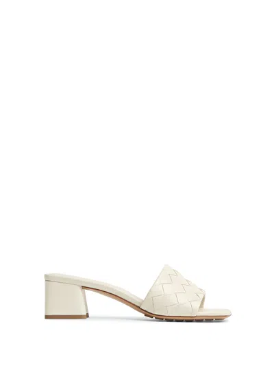 Bottega Veneta Sandalwood Park Leather Sandal For Women In Neutral