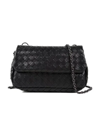 Bottega Veneta Nero Intrecciato Nappa Messenger Bag In Black