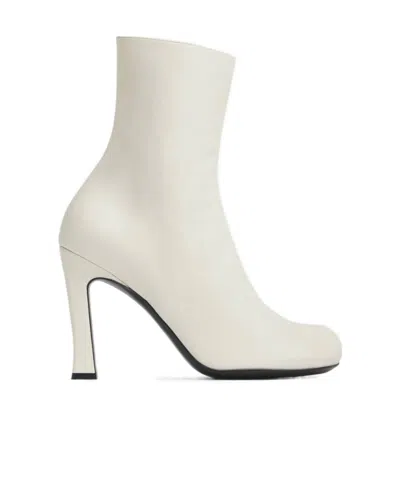 Bottega Veneta Lambskin Nico Ankle Boots 100 In White