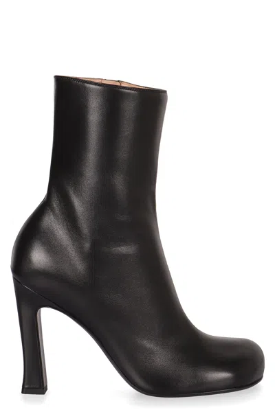 Bottega Veneta Nico Leather Ankle Boots In Black