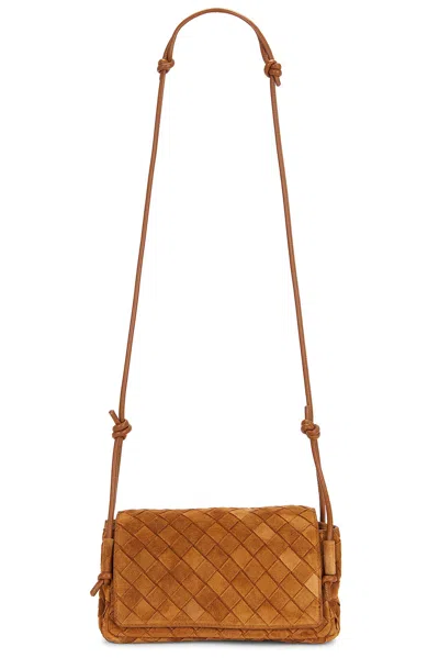 Bottega Veneta Notturno Glove Bag In Brown