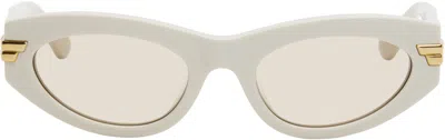 Bottega Veneta Off-white Bold Ribbon Unapologetic Cat-eye Sunglasses In Gray
