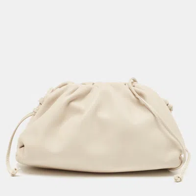 Pre-owned Bottega Veneta Off White Leather Mini The Pouch Bag