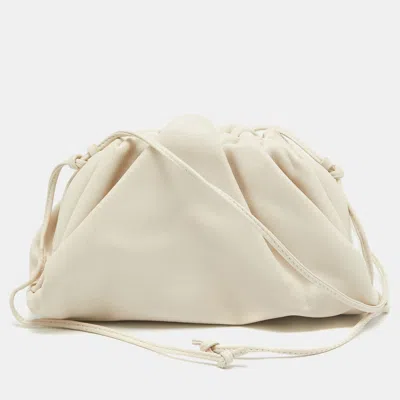 Pre-owned Bottega Veneta Off White Leather Mini The Pouch Bag