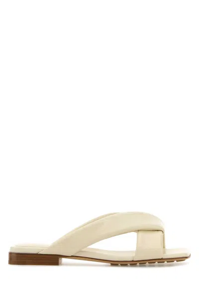 BOTTEGA VENETA OFF WHITE LEATHER SANDALS