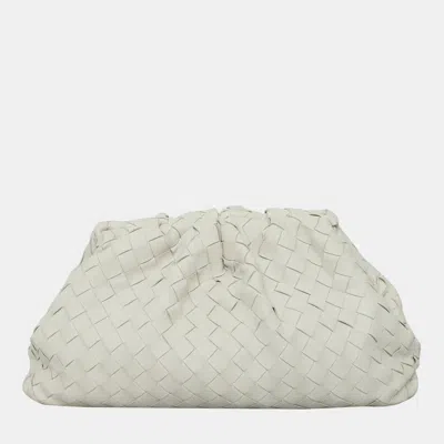 Pre-owned Bottega Veneta Off-white Leather The Pouch Bag