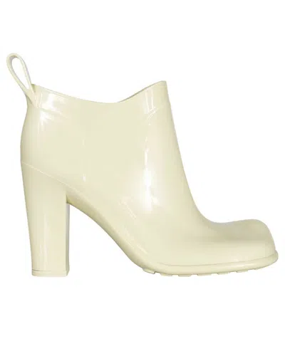 Bottega Veneta Shine Rubber Boots In Ivory