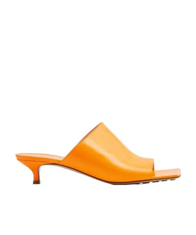 BOTTEGA VENETA OPEN-TOE LEATHER MULES