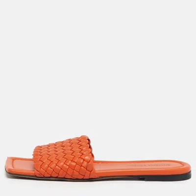 Pre-owned Bottega Veneta Orange Intrecciato Leather Flat Sandals Size 37
