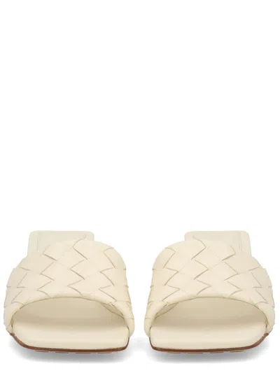 Bottega Veneta Park Sandals In Beige
