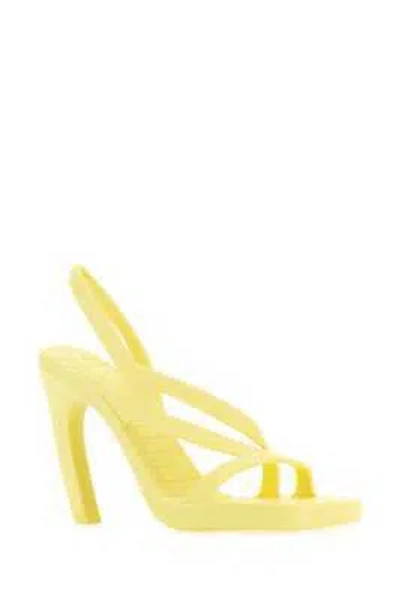 Pre-owned Bottega Veneta Pastel Yellow Rubber Jimbo Sandals