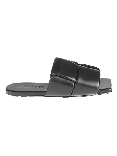 BOTTEGA VENETA BOTTEGA VENETA PATCH LEATHER FLAT SANDALS