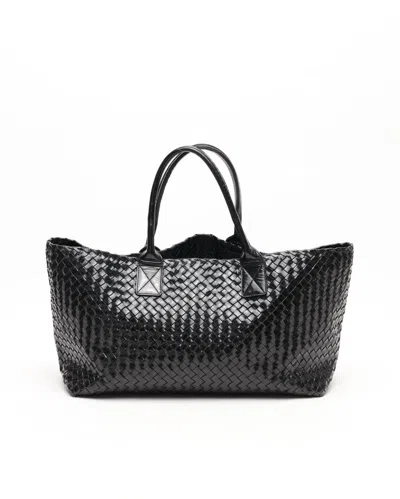 Bottega Veneta Patent Intrecciato Cabat Mm Tote Bag In Black