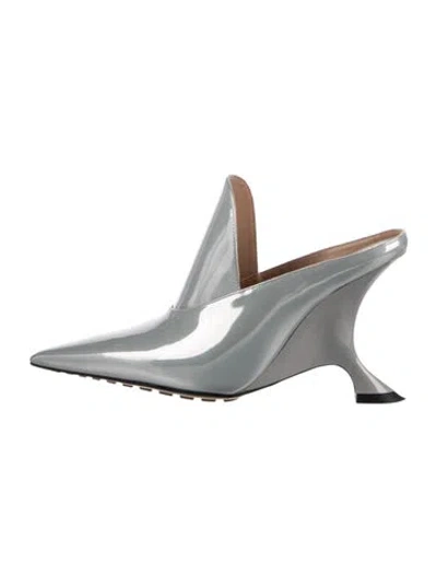 Pre-owned Bottega Veneta Patent Leather Mules In Silver