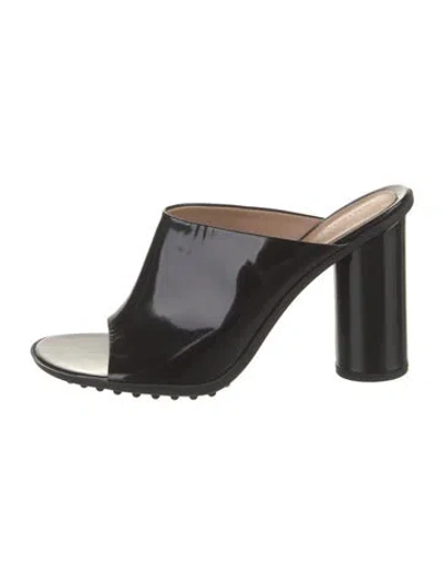Pre-owned Bottega Veneta Patent Leather Slides In Black
