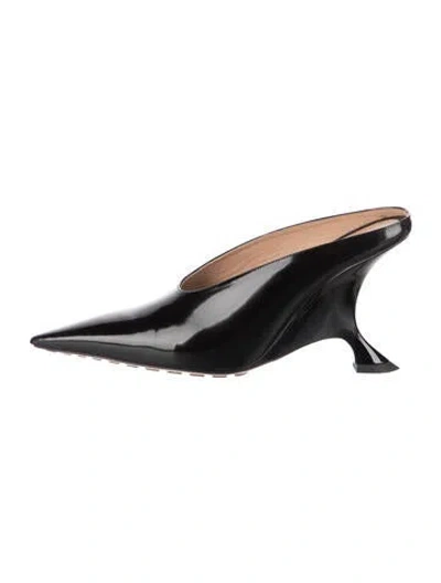 Pre-owned Bottega Veneta Patent Leather Slingback Pumps In Black