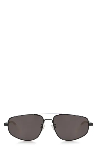 Bottega Veneta Pilot Sunglasses In Black