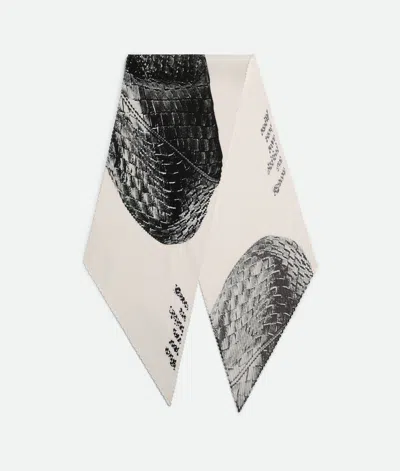 BOTTEGA VENETA BEDRUCKTES PLISSÉ-HALSTUCH 