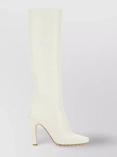 Bottega Veneta Pointed Heel Leather Boots In Beige