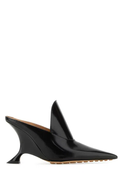 Bottega Veneta Pointed Sculptural Mule Heel In Black
