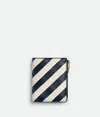 Bottega Veneta Portefeuille Bi-fold Intrecciato Petit Format In Space/chalk