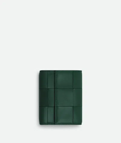 Bottega Veneta Cassette Tri-fold Portemonnaie Mit Abnehmbarem Kartenetui In Emerald Green
