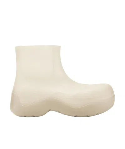 Bottega Veneta Puddle Short Boots In Neutral