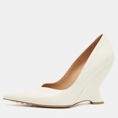 Pre-owned Bottega Veneta Punta Size 40 Cream Leather Wedge Pumps