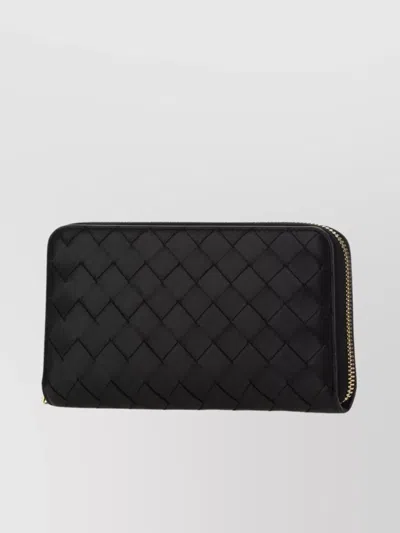 Bottega Veneta Quilted Leather Wallet Featuring Unique Pattern In Black