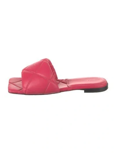 Pre-owned Bottega Veneta Quilted Pattern Leather Slides In Pink