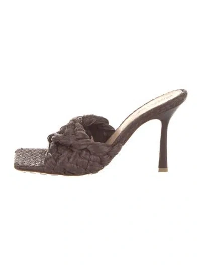 Pre-owned Bottega Veneta Raffia Slides In Brown